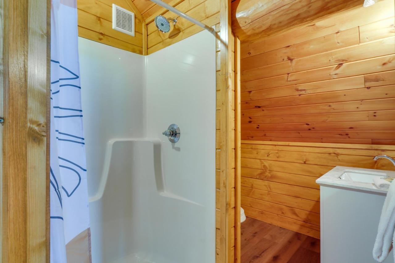 Smoky Mountain Vacation Rental Cabin With Hot Tub! แกตลิงเบิร์ก ภายนอก รูปภาพ